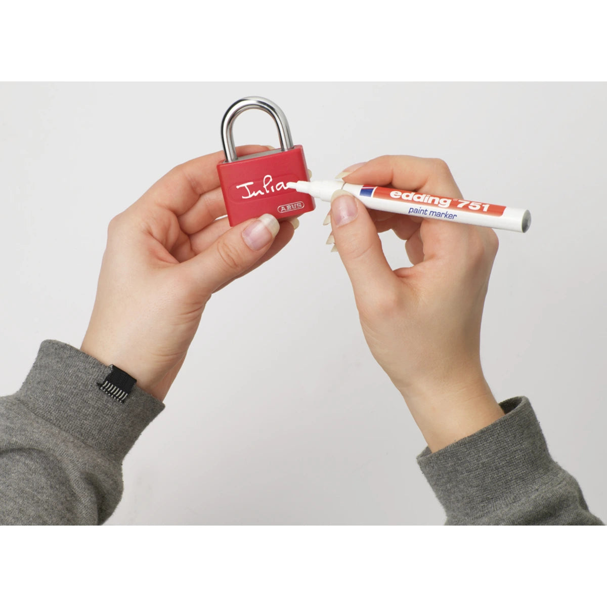 Abus Aluminium Vorhangschloss T65AL – Anwendungsbeispiel